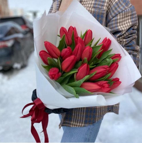 Букет красных тюльпанов в Озерах