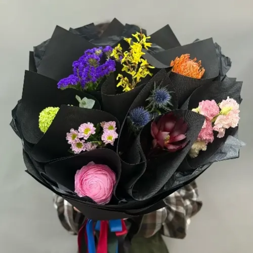 Дофаминовый букет "Собери сама" в черной упаковке в Озерах