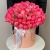 Композиция в шляпной коробке из 113 пионов Корал Шарм в Озерах Композиция в шляпной коробке из 113 пионов Корал Шарм в Озерах