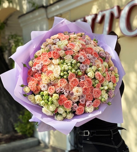 Букет из 101 кустовой розы микс в Озерах